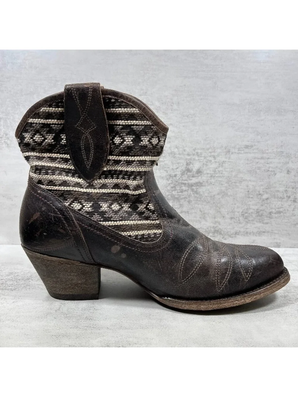 Ariat meadow aztec
